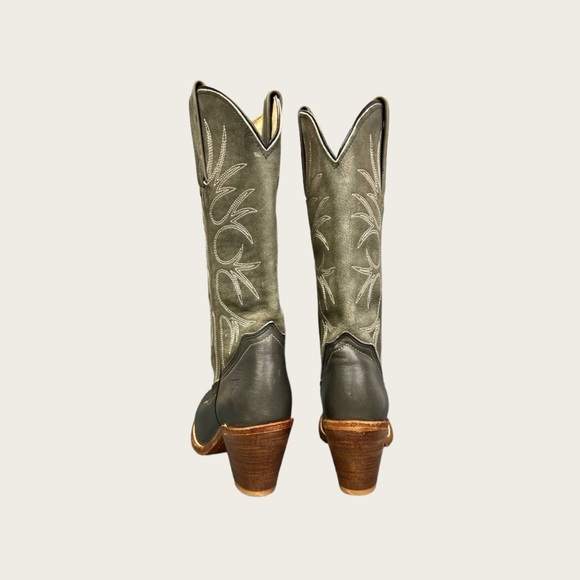 SOLD Vintage Frye Western green leather heeled coastal cowgirl boots - Picture 7 of 12